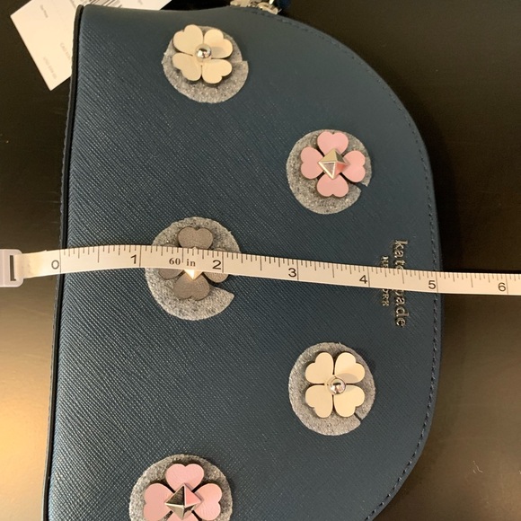 NWT Kate Spade Cameron Spade Flower Appliqué  Dome Blue  Medium Dome Cosmetics - Picture 12 of 12